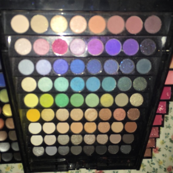 Makeup Academy Pallete - Picture 2 of 6